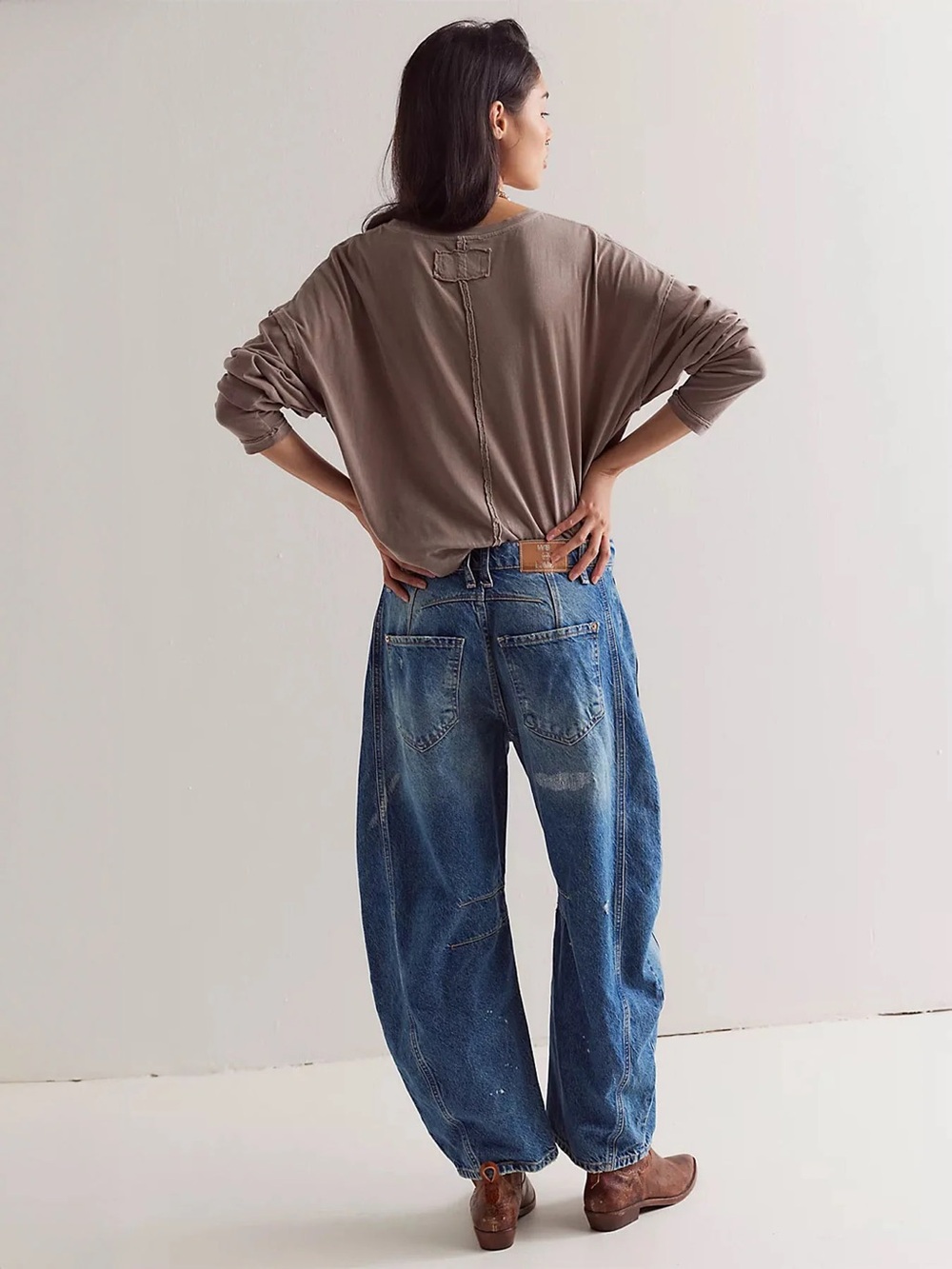 NWT FREE PEOPLE WE THE FREE Good Luck Barrel Jeans | Mid Wash/Bleach MSRP $98 - Picture 3 of 9